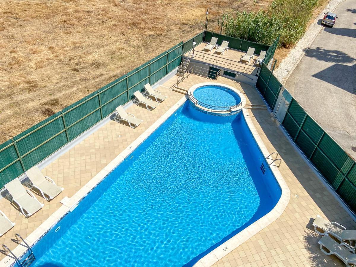Casa Marina - Apartamento Com Piscina Junto Da Marina De *